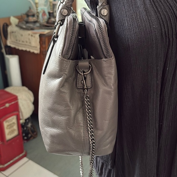 Elliot Lucca  business satchel shoulder  bag  2 padded compartments leather EUC - Picture 15 of 17